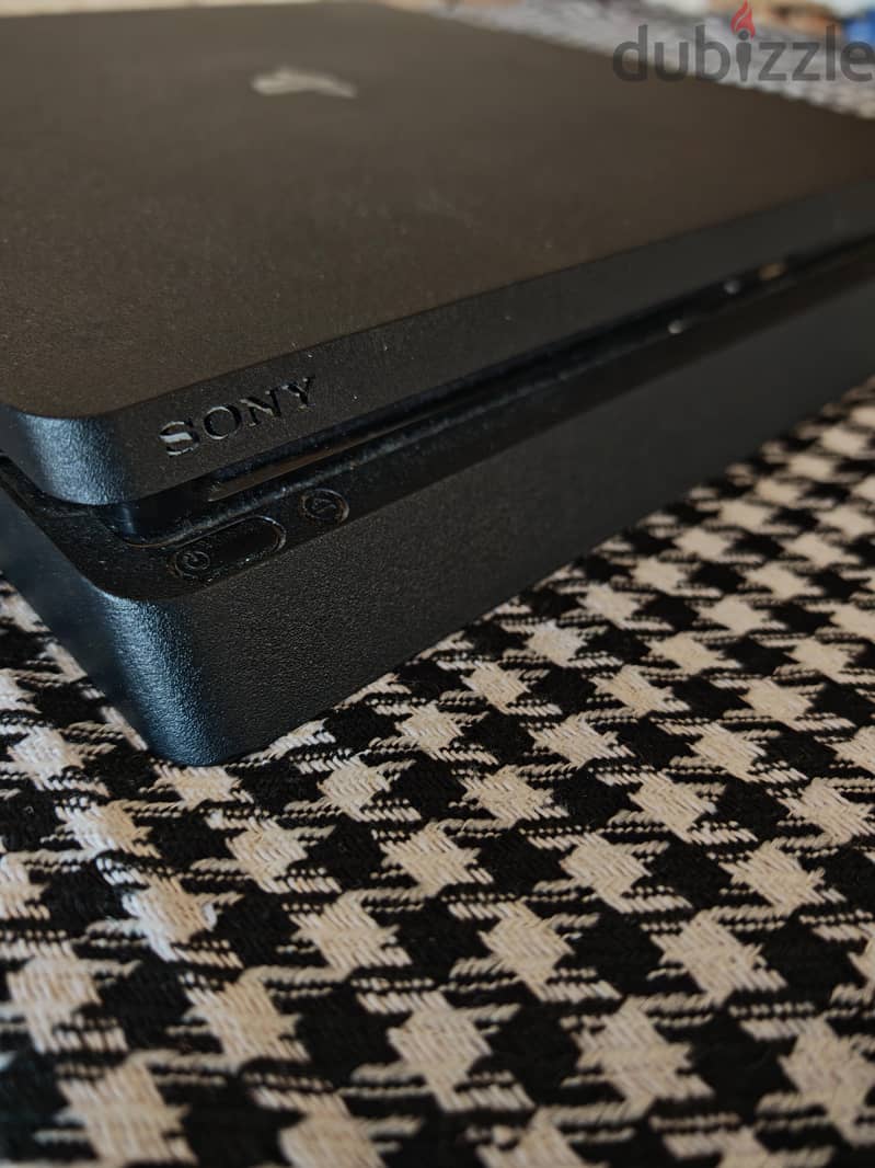 PS4 Slim | 1000GB storage 4