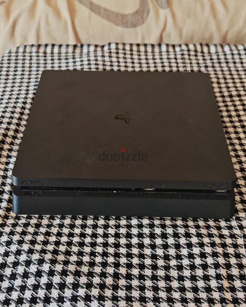PS4 Slim | 1000GB storage 8