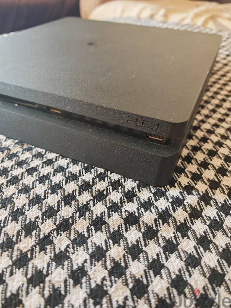 PS4 Slim | 1000GB storage 12