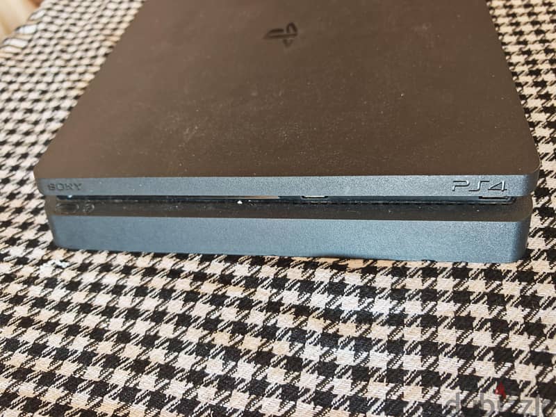 PS4 Slim | 1000GB storage 14