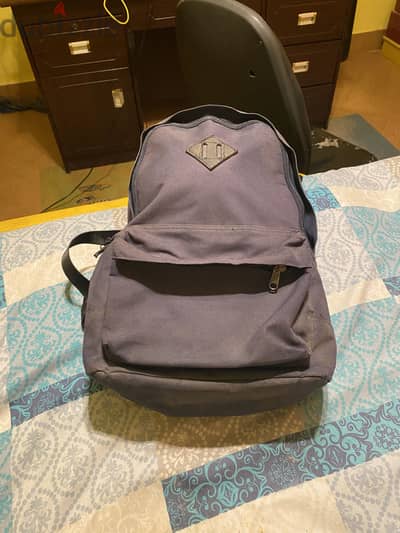  شنطة ظهر (Backpack) عملية جداً بحالة ممتازة للبيع! 