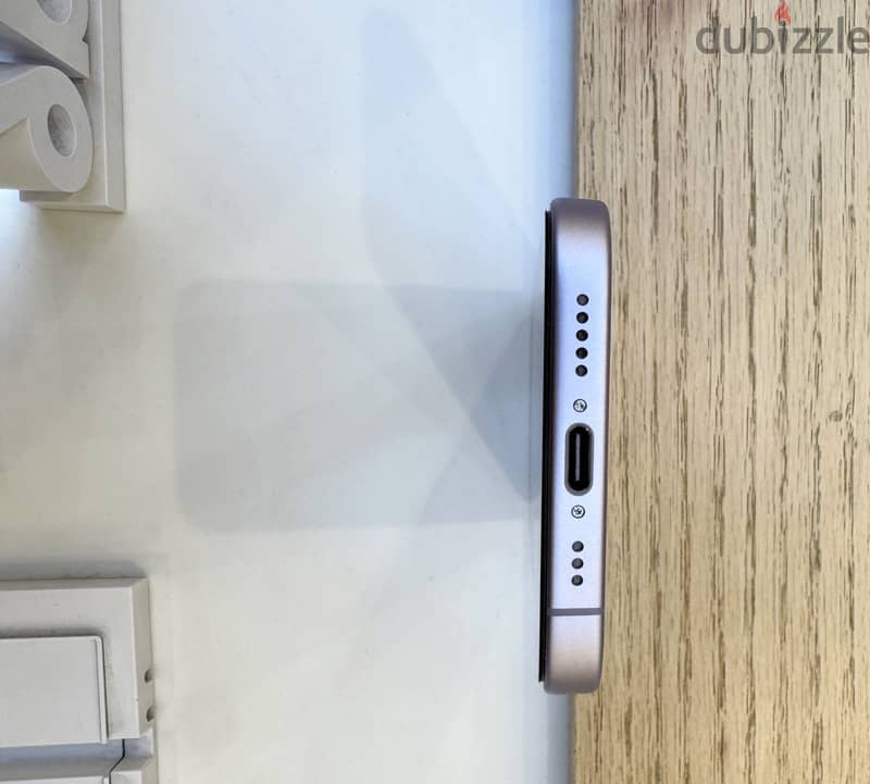 Apple - iPhone 17 4