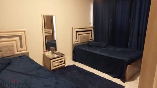 غرفه سريرين مع دولاب وكومدين ومراتب