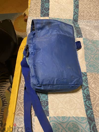  شنطة كروس أديداس أصلية (Adidas Crossbody Bag) للبيع! 