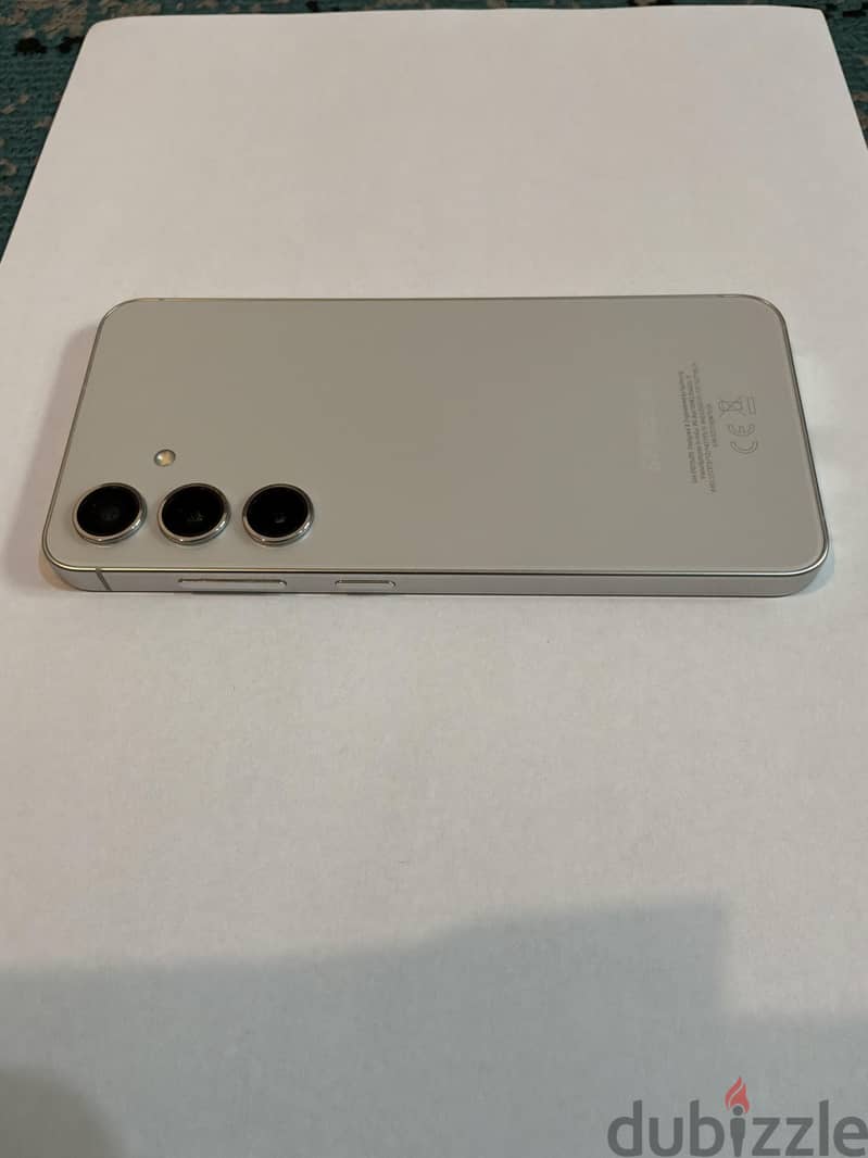 Samsung S24 4