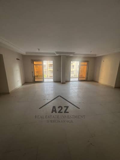 At a commercial price, a stunning apartment for sale in Madinaty, Albe 7, finished by the client. 192 meters, two apartments open to each other, 4 bedrooms, Talaat Mustafa cleared.