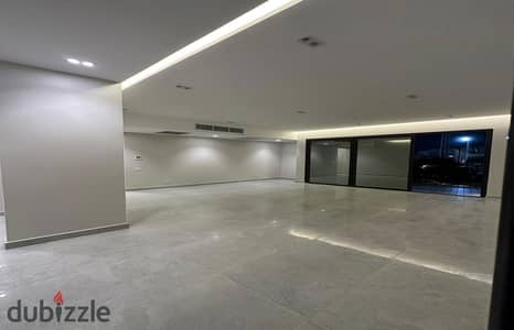 شقة متشطبة بلوكيشن مميز استلام فوري في 6 ويست في بيفرلي هيلز دقائق من اركان بلازا