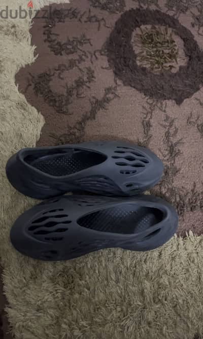 yeezy foam rnnrs size 45 1/3