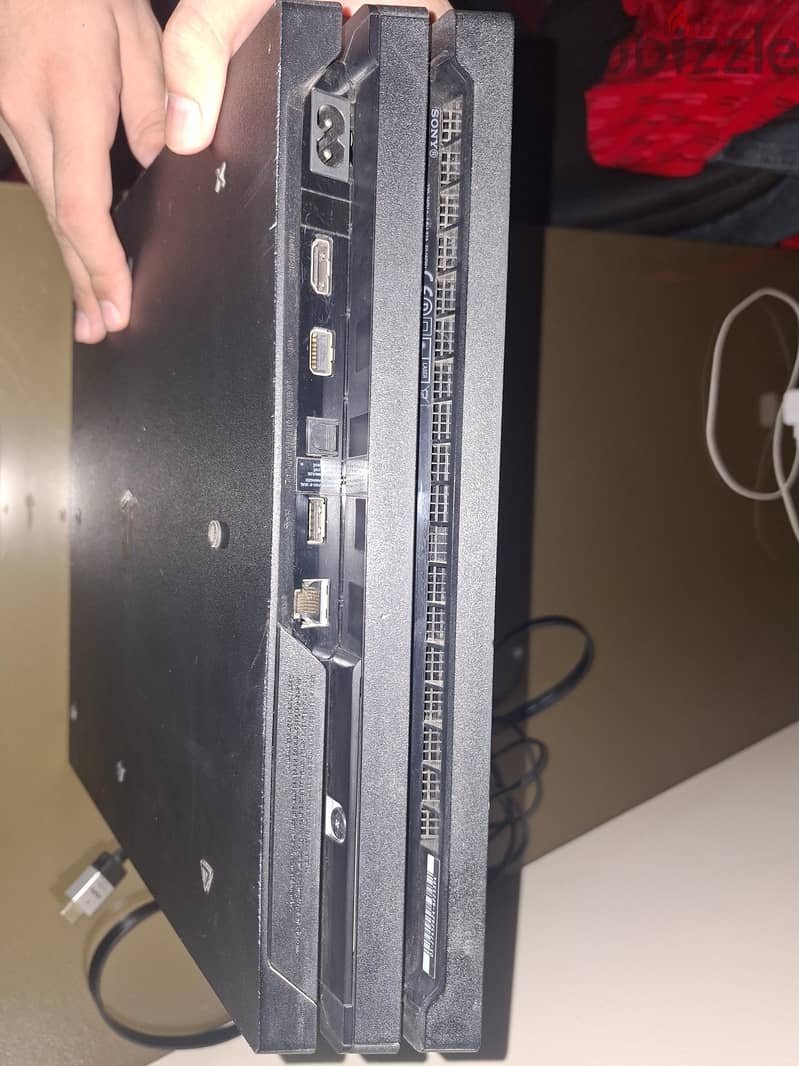 play station 4 pro 3