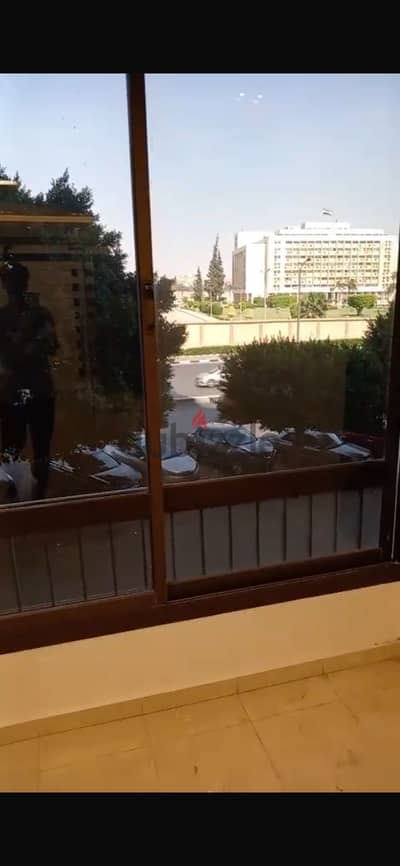 شقه بالطيران الرئيسي تشطيب عالي لإيجار