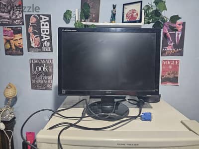 شاشة كمبيوتر LG بحالة جيدة جدا