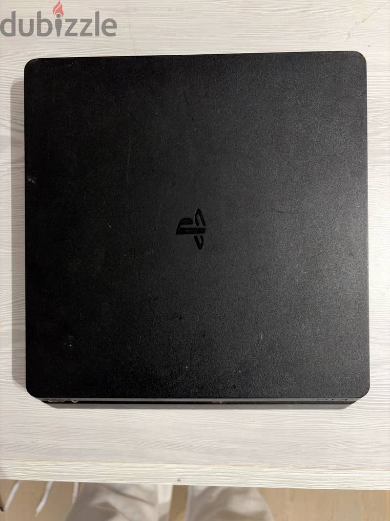 PlayStation 4 slim used like new 3