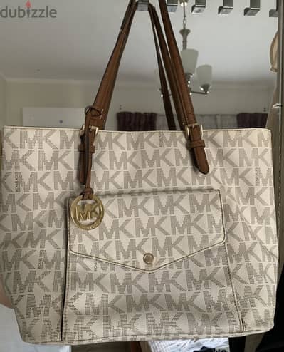 MK shoulder bag excellent condition
