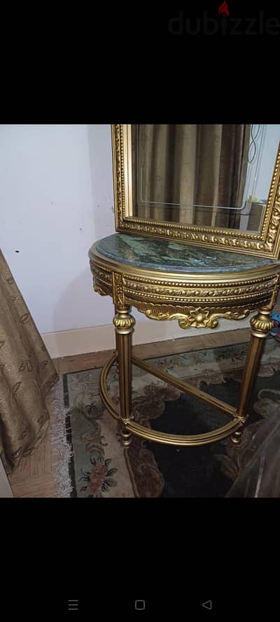 كنسول مذهب فرنسي أنيق بقرصة رخام أخضر طبيعي (دمياطي)