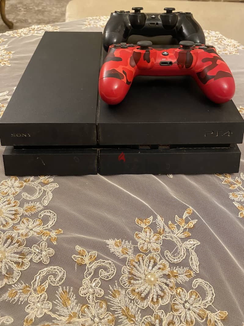 Ps4 Fat 1 TB with 2 controllers 1