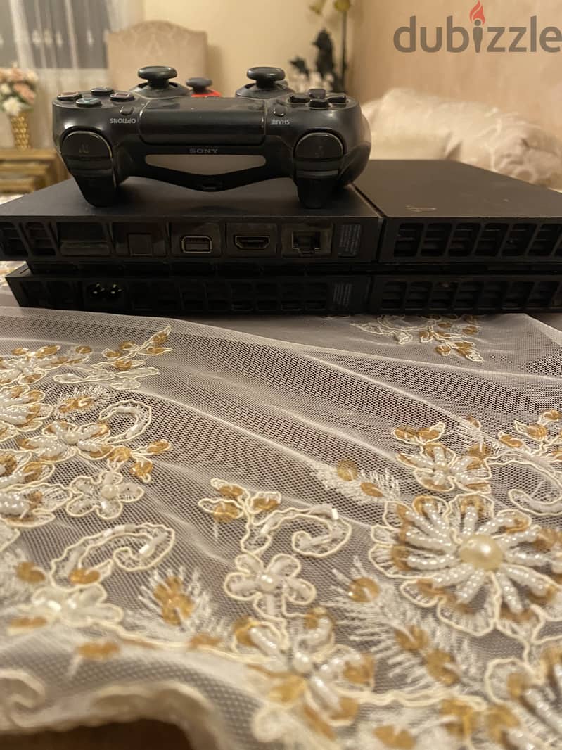 Ps4 Fat 1 TB with 2 controllers 2
