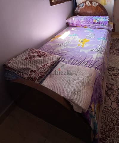 سرير خشب