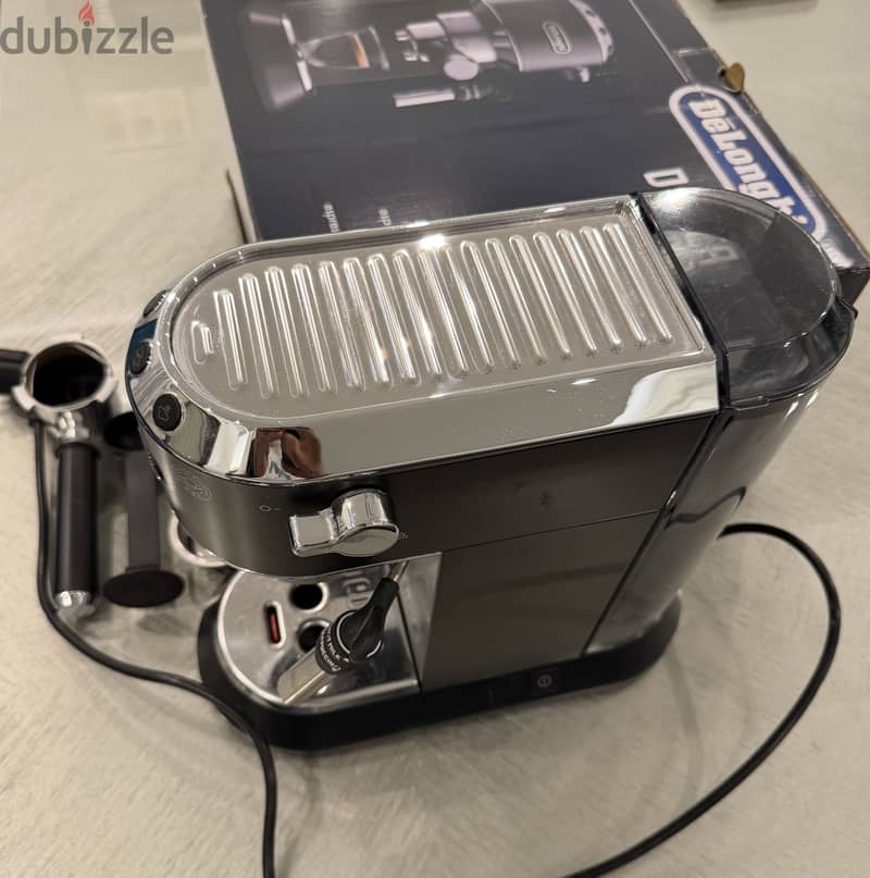 Delonghi Dedica EC685 Black Espresso Machine 2