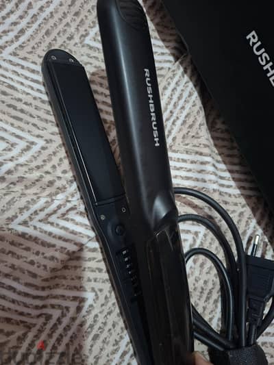straightener  مكوه شعر