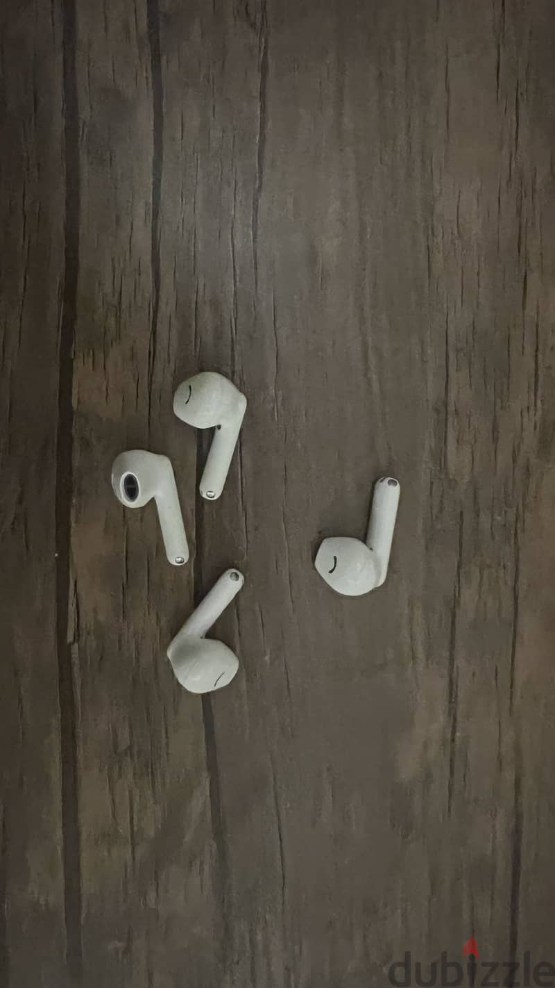 4 Huawei se 2 earbuds ( No case ) 1
