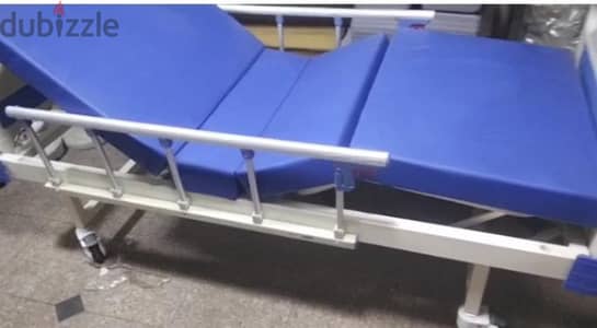 سرير طبى ٢ حركة يدوى  كالجديد بحالة  أكثر من ممتازة بالمرتبة الأصلية