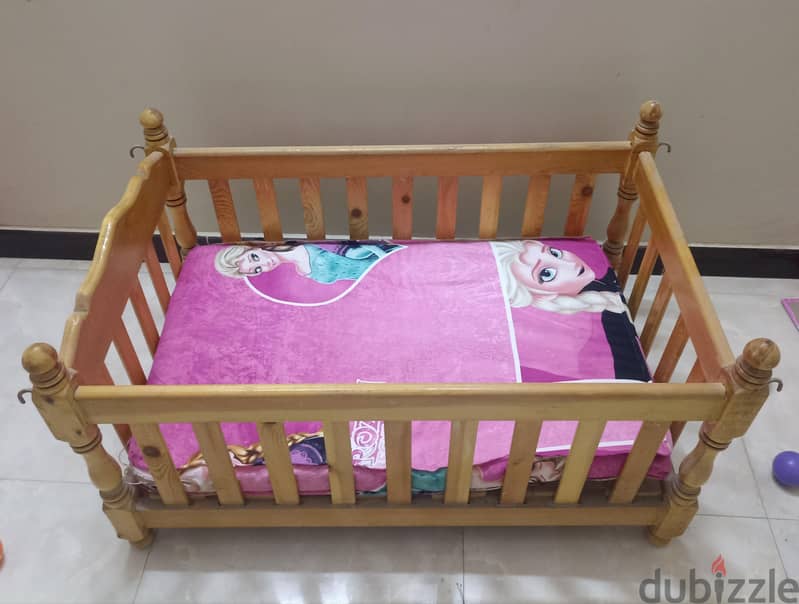 سرير اطفال 2