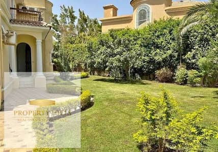 Villa corner , immediate delivery and ready to move in, located in one of the most prestigious locations in New Cairo, Golden Square, near AUC, Hyde Park, SODIC Villette, next to Katameya Dunes, on 90th Street, and opposite Mountain View.