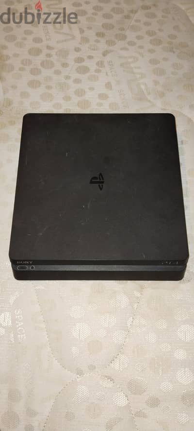 ps 4 slim 500GB.