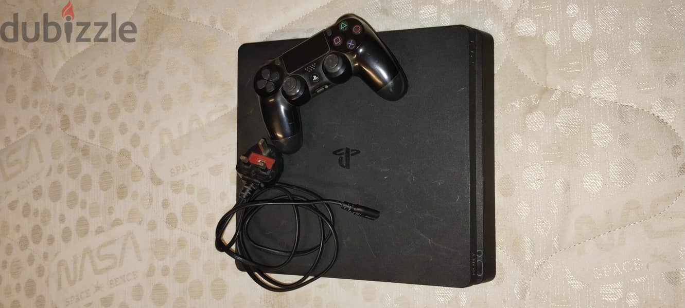 ps 4 slim 500GB. 1