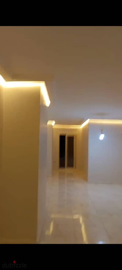 شقة للايجار في مدينة نصر الواحه سكني ثلاث غرف نوم ومطبخ وحمام 140 م في حي الواحه شارع الخمسين  مطلوب 15000 جنيه