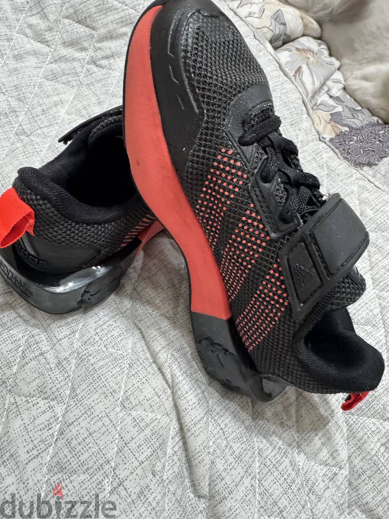 Shoed Adidas 4