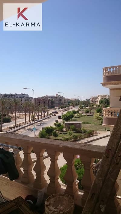 شقه للبيع بالحي السابع بجوار كارفور العبور