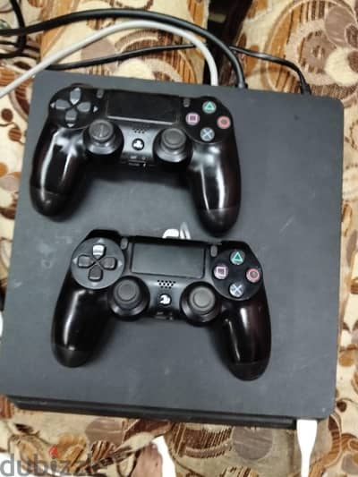 ps4 slimواحد تيرا + دراعين اصليين+ استعمال خفيف جدا+ العاب كتير جدا+