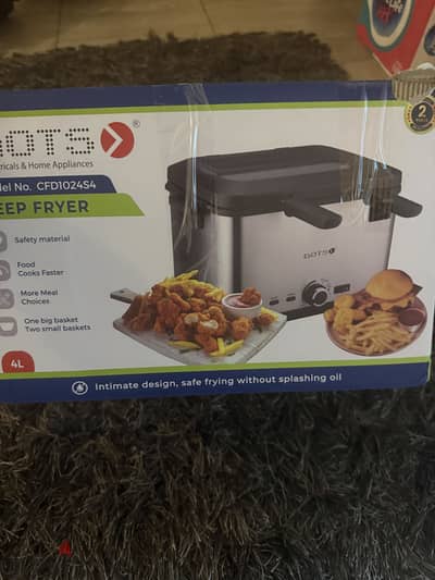 Deep fryer بالزيت لم يستخدم بالعلبة