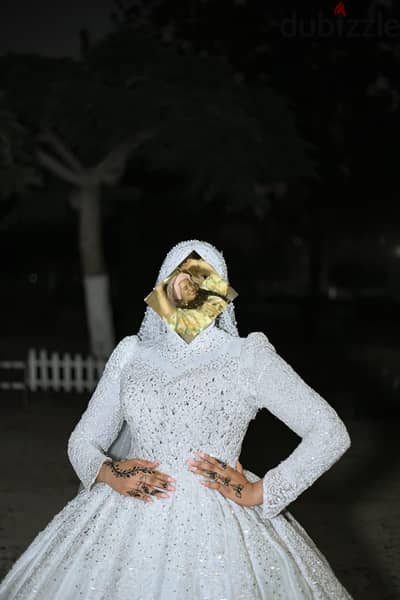 بيع فستان زفاف وطرحه 3متر
