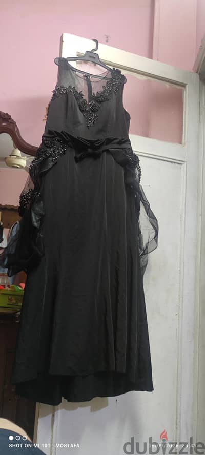 فستان اسود