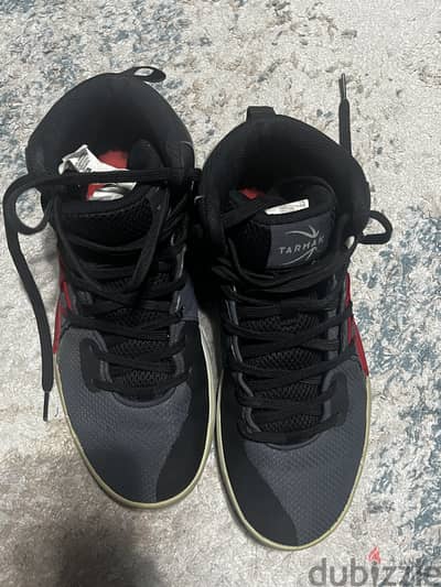 Decathlon basketball shoes as New