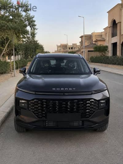سيارة 7 مقاعد بالسائق
