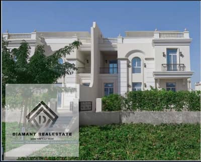 فيلا للبيع استلام فوري متشطبه جاهزه علي السكن الان في كمبوند فلل وقصور فقط تحت اداره هايد بارك بالتقسيط علي 12سنه (بخصم 30%)