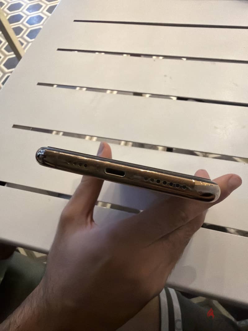 Apple - iPhone 11 Pro Max 3