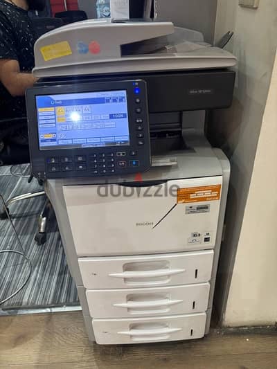 ماكينة تصوير ريكو sp5200s بحالة ممتاز البيع لعدم الاستخدام