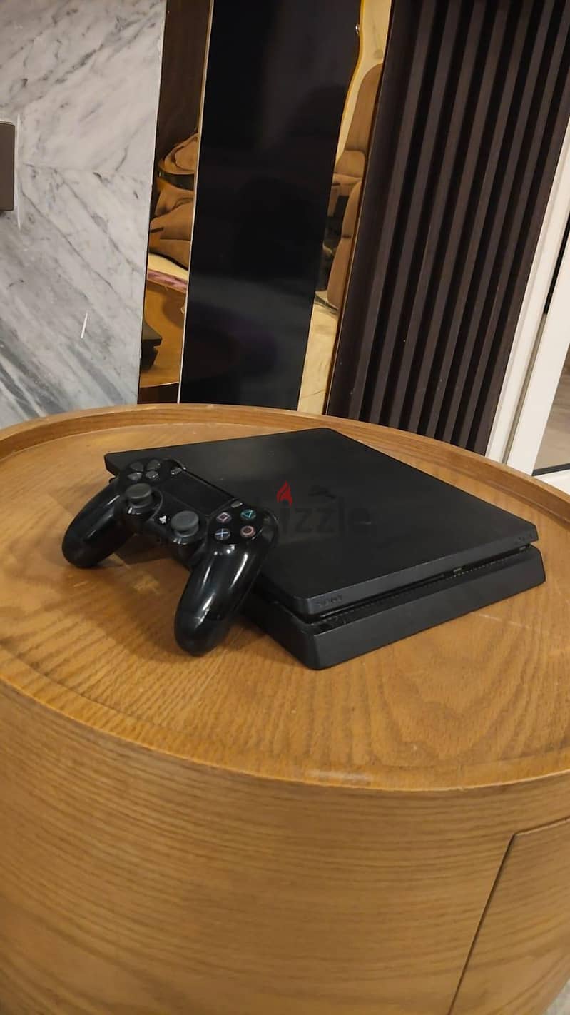 PS4 slim 1