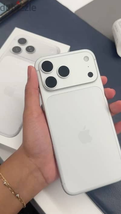 Apple - iPhone 17 Pro Max