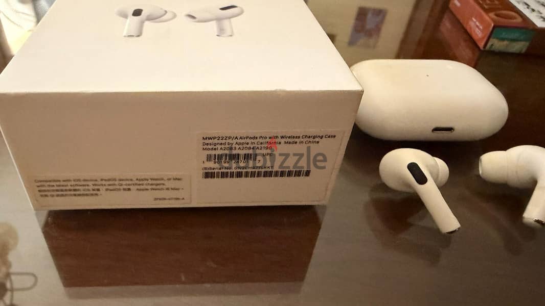 Apple Airpods pro 1st generation 1