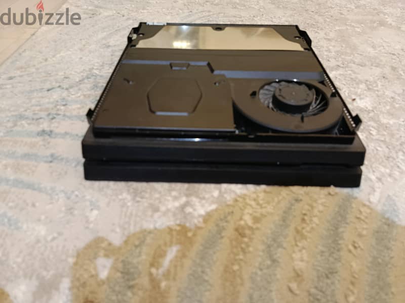 Play station 4 pro 3