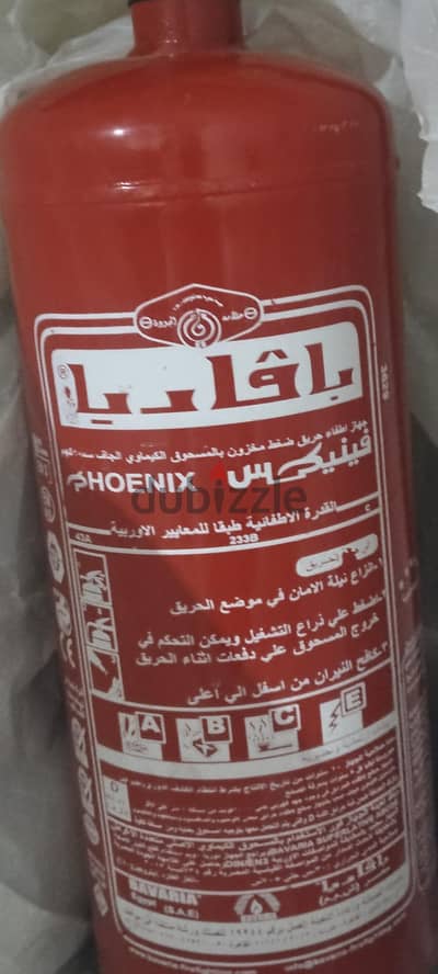 طفاية حريق بفاريا 6ك جافة لم تستخدم ومركونة من فتره البيع لعدم الحاجه