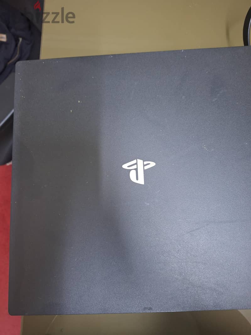 play station 4 pro 1