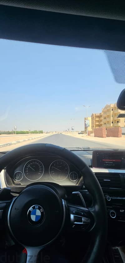 بي ام دبليو 320i 2018