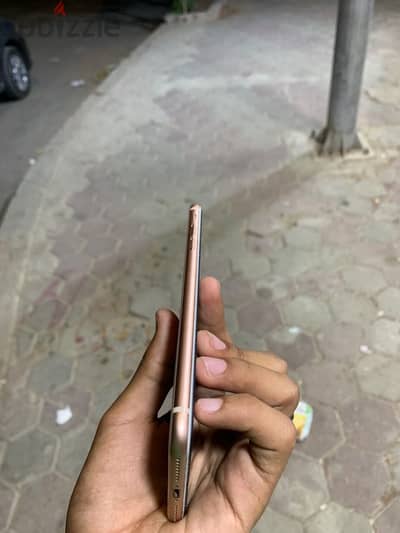 آبل - آيفون 8 بلس