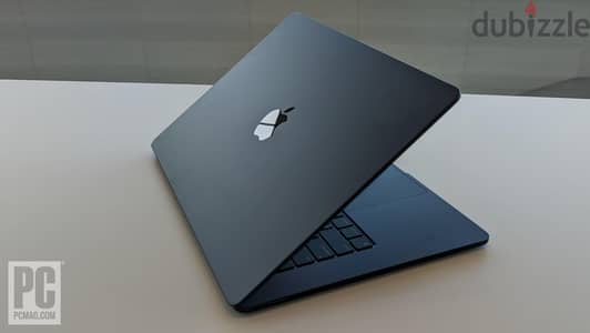 MacBook Air M2 15-inch (8GB/256GB) -  ٣٠ دورة فقط كسر زيرو لقطة